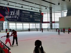 -成都冰纷万象滑冰场