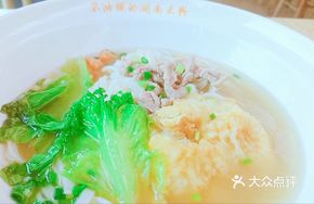 Pork Shank Bone Soup with Shredded Pork and Rice Noodles