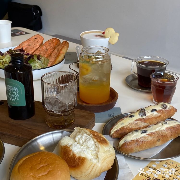 他家还有很多好吃的面包售卖