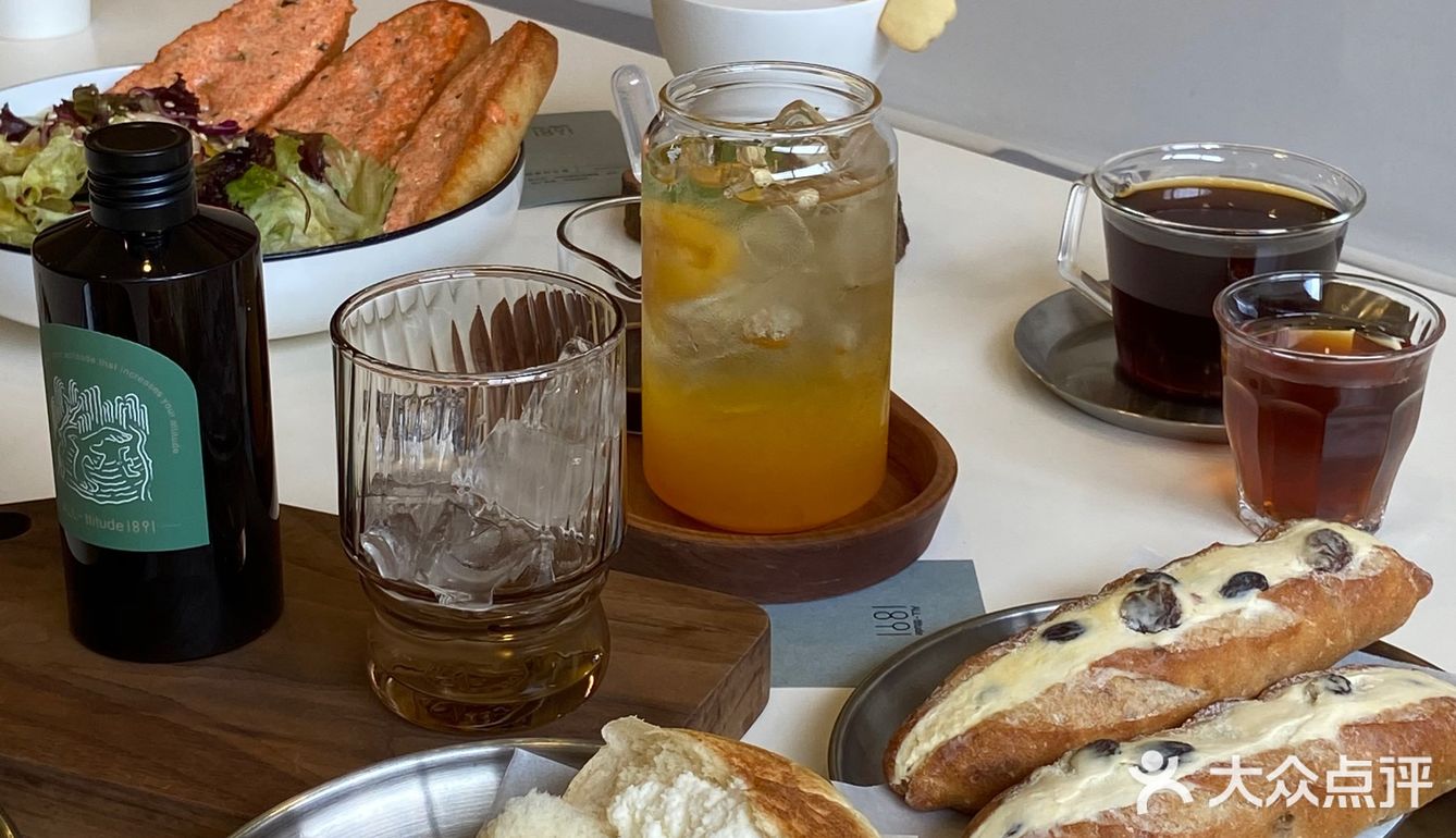 他家还有很多好吃的面包售卖