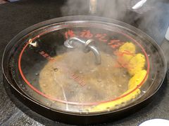 散养大公鸡锅-缘福乡村铁锅炖民宿(八达岭店)