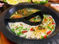 -景明轩•养生酸汤鱼火锅 云贵鲜菌 现舂野果酸汤(王寨小区店)