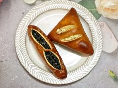 -天井·丑面包搭咖啡