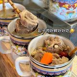 《品尝缸子肉,邂逅经典美食》