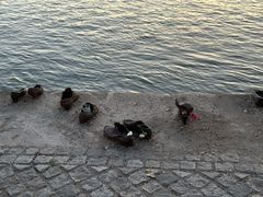 -多瑙河畔鞋履雕塑