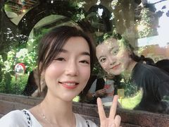 -莓园冰淇淋店