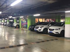 -蓝色港湾停车场