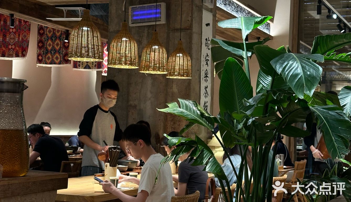 在上海的云南烧烤 ！！jujuju有氛围感…