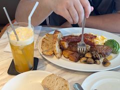 -ROAST coffee & eatery