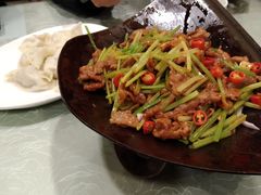 小炒黄牛肉-黄家饺子东北特色菜馆(湖滨商业街店)