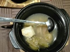 那个猪骨汤也可好喝了，榴莲酥是他们家的特色，酥酥的，很好吃，为大家推荐这两个才菜，还有冰草，很爽口哦-大益膳房(华腾科技大厦店)