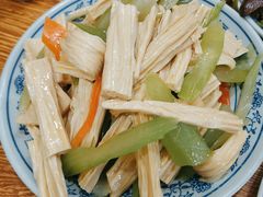 芹菜腐竹-门框胡同百年卤煮(新街口店)