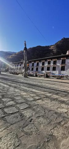强钦寺-"海拔3780米的寺庙,坐落在仁布县.因缘."-大众点评移动版