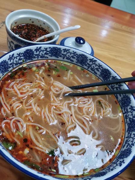 晚上下班没在单位吃饭路过这里来碗拉面也很不错点了一碗兰州正中拉面