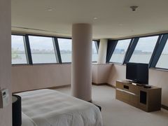 -上海滴水湖皇冠假日酒店