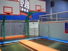 -爱蹦iBOON蹦床运动馆(江汉店)