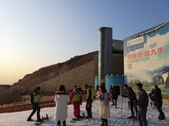 -采薇庄园四季滑雪场