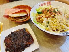 大蜜枣甑糕-大嘻咹biangbiang面(历史博物馆店)