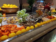 -广州万富希尔顿酒店·感趣自助餐厅·金秋蟹宴生蚝海鲜刺身