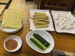 -喇喇排骨火锅·传统韩式脊骨汤(望京西园总店)