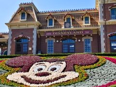 -小镇影院迪士尼小熊Duffy与他的朋友合影地