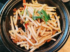 -帅巴人舅母子腊蹄民俗村