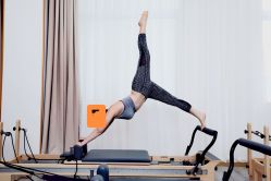 -亚太瑜伽普拉提学院