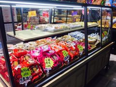 面包甜点陈列柜-昆明冠生园·蛋糕·面包(南强街店)