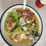 要隆重推荐温州洞头的海鲜面，这家海鲜面叫哈哈汤面馆