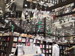 -钟书阁(群光广场店)
