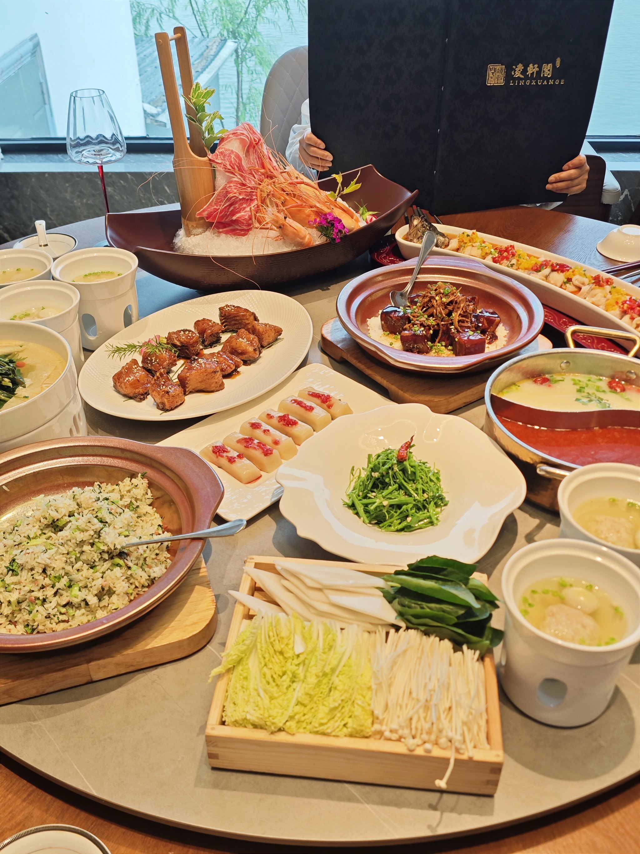 真实吃饭酒桌餐厅照片图片