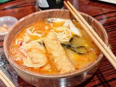 真鲜鱼汤酸辣肥汁米线-何里玉(北京路店)