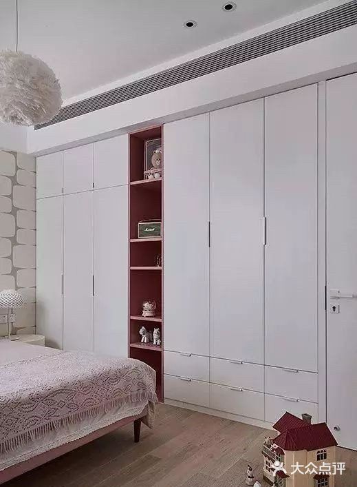 看极简风如何弱化满墙衣柜的压迫感!