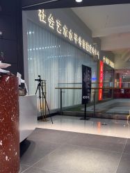 -一家只做男发烫染的店