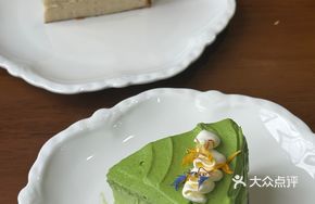 Pistachio Flowing Heart