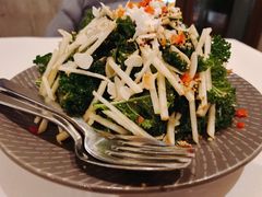 羽衣甘蓝苹果沙拉-WOLFGANG PUCK KITCHEN & BAR(迪士尼小镇店)