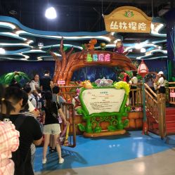 -维佳童话镇演出现场(徐东店)