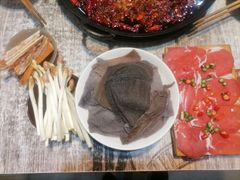 -渝嘴小老弟老火锅(华新村店)
