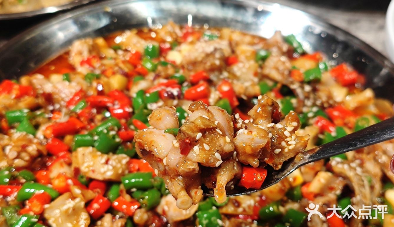 藿香土鳝鱼vs鲜椒美蛙仔  谁是拈鳝拈蛙的当家头牌?