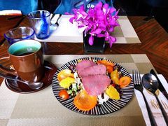 黑胡椒牛肉水果蔬菜沙拉-YUE·6·西式融合餐厅(外滩六号店)