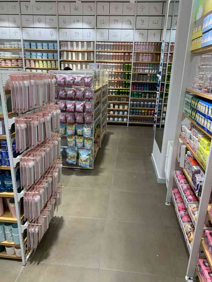 名创优品(江汉路步行街店)-"今日逛街的最后一站,非常给力,大城市的店