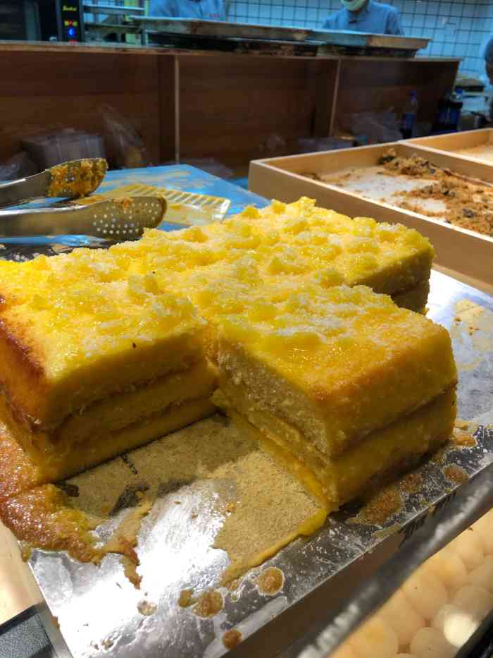 嘉诚糕点(喷水池店)-"买了半斤的泡芙还有三种肉松小贝的口味,肉.