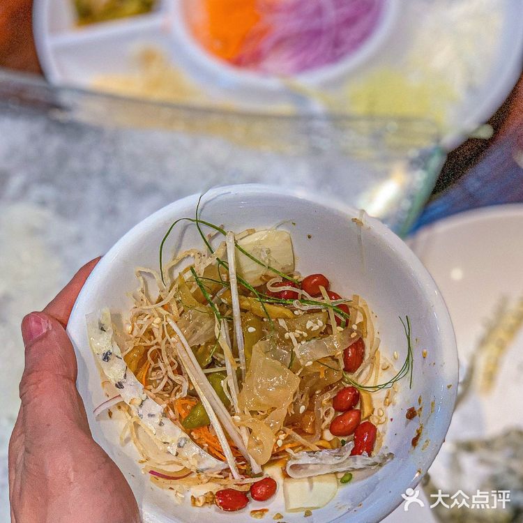 你没看错‼️在广州也能吃到正宗的顺德鱼生喔🐟