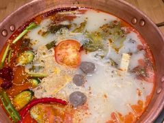 -洱火云南酸菜牛肉火锅(石景山当代商城店)