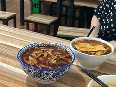 麻辣米线-老字号杨坡红油米线腊汁肉夹馍(东四道巷店)