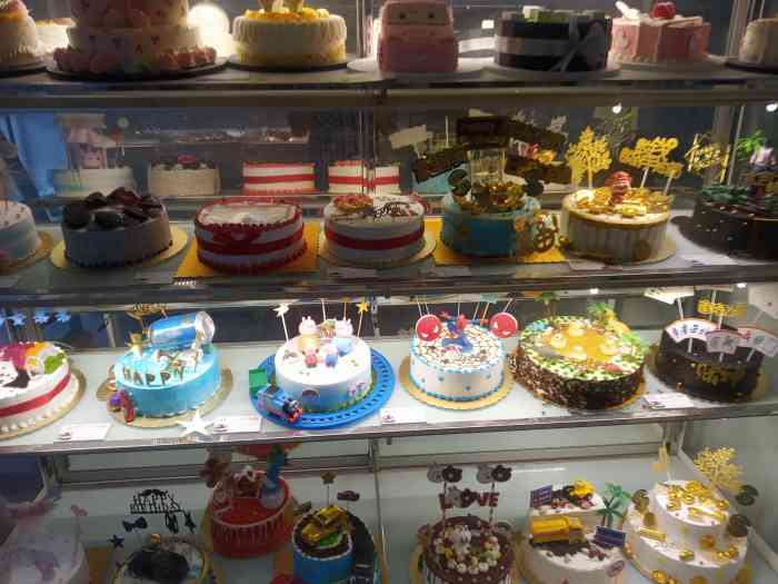 果果蛋糕屋-"位置在于洪新城的一家店,在凤凰街上了,门.