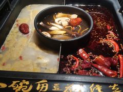 -老牌坊云南鱼豆花火锅(哈西万达店)