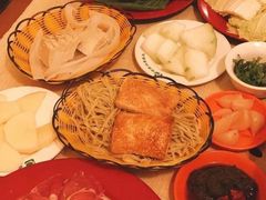 -洞庭洲·防空洞火锅·烧烤·铜锅涮肉(新百广场店)