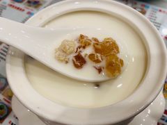 冰糖雪耳桃胶奶-广信牛奶甜品世家(台东店)