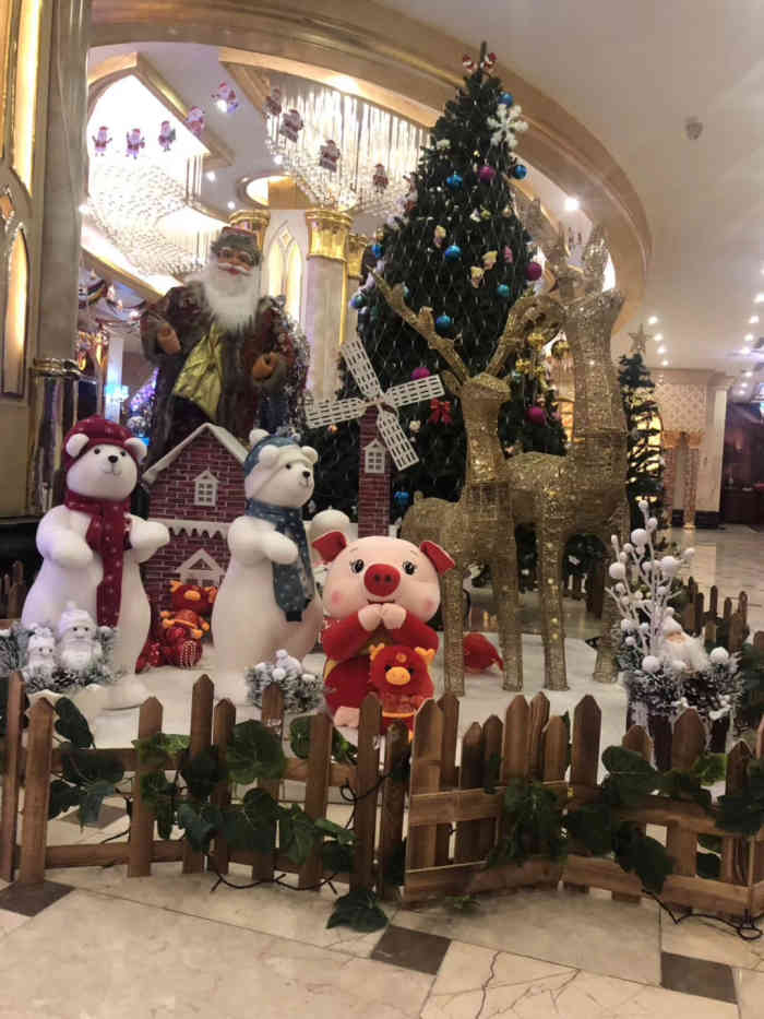 万都金港ktv(长城环岛旗舰店)-"在长城环岛边上,有很大一个停车场,不